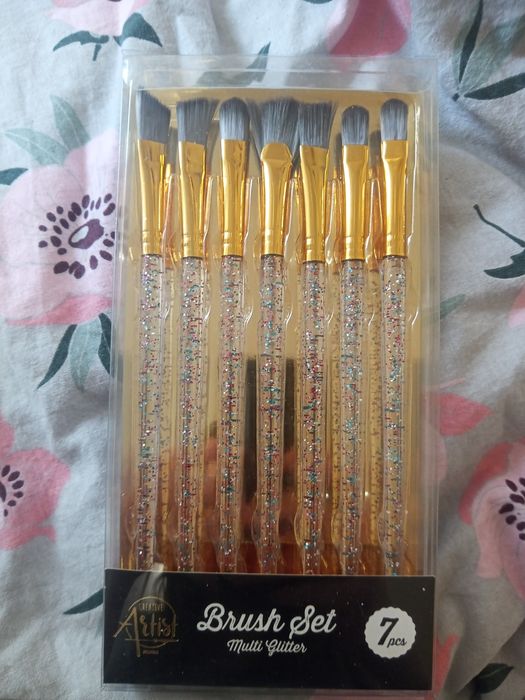 pędzle artystyczne różne rozmiary i kształty nowe