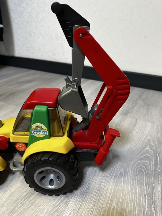 Экскаватор Bruder Roadmax
