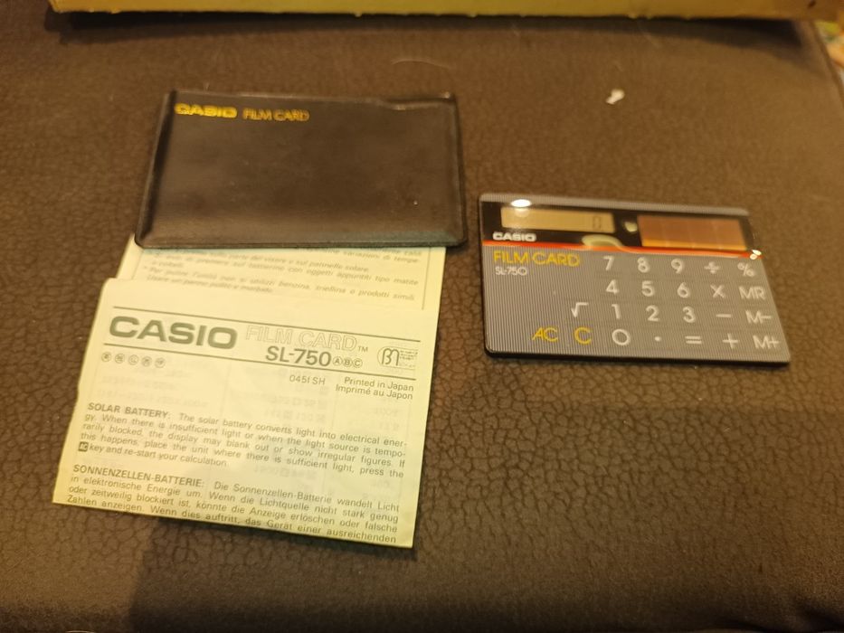 Kalkulator kieszonkowy (karta) Casio SL-750. Działa