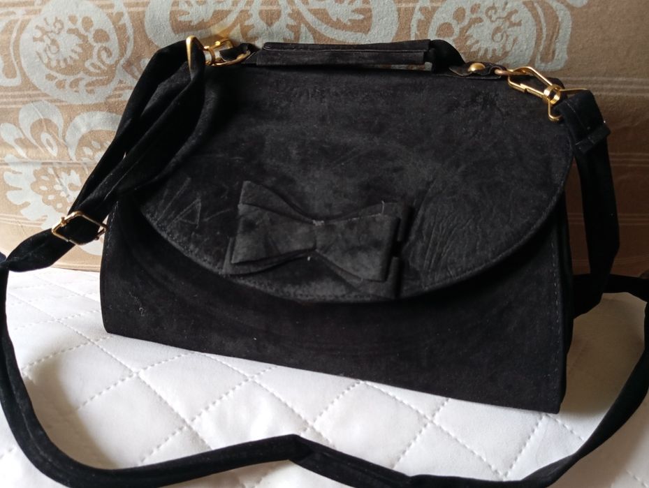 Чорна жіноча сумочка