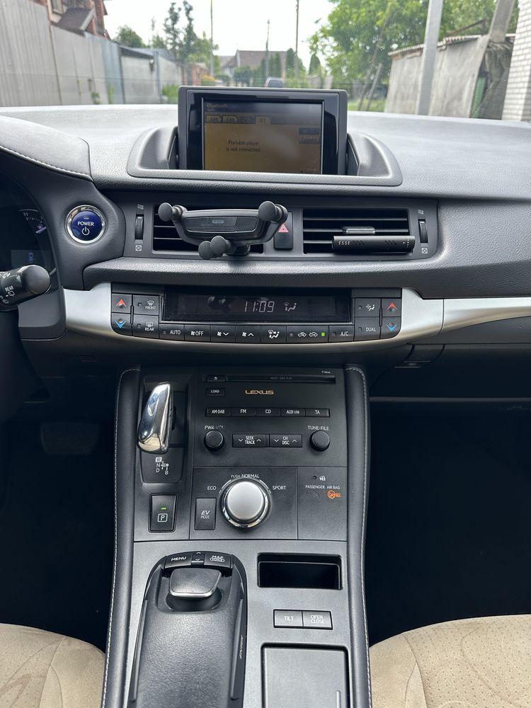 Lexus CT200H 2012 рік 1.8 гібрид