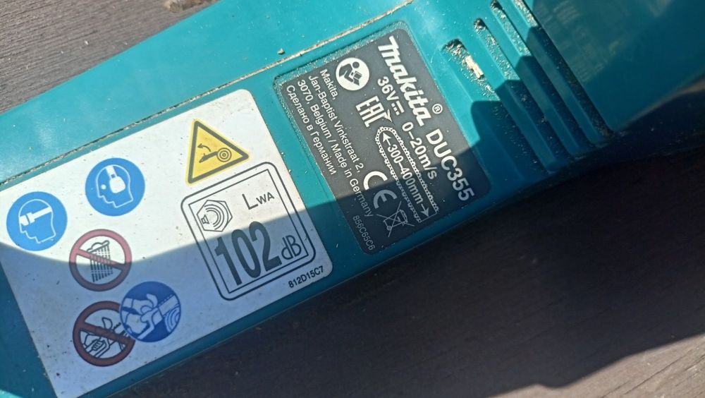 Makita Akumulatorowa pilarka łańcuchowa 2 x 18V 35cm w zestawie z dwom