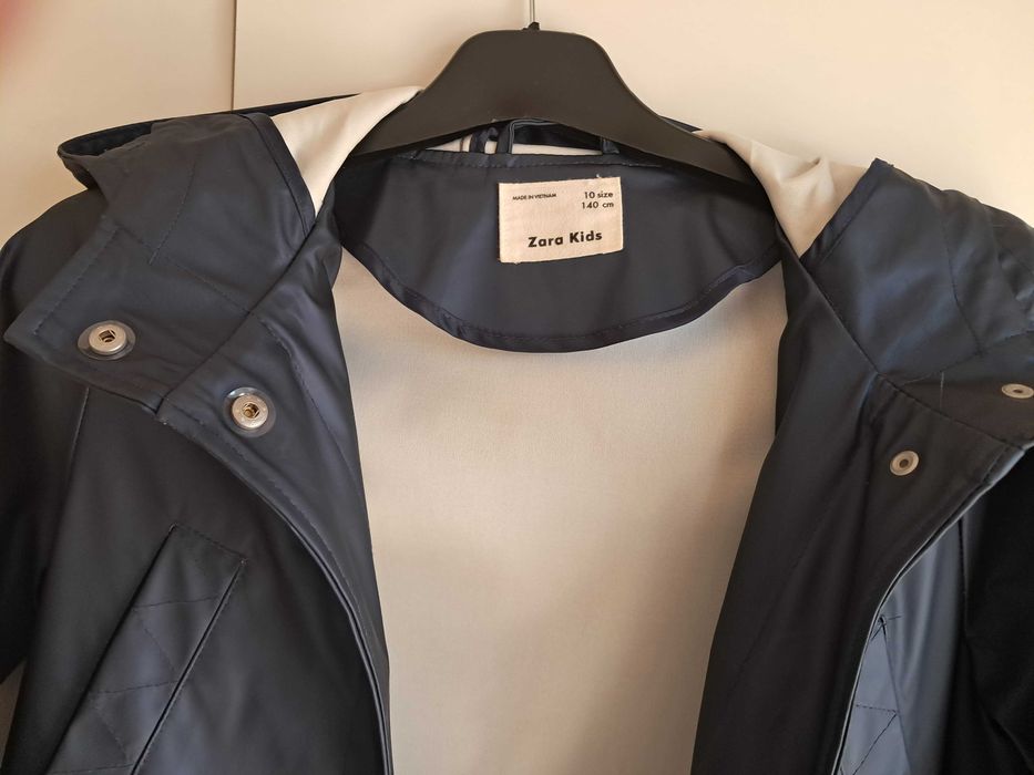 Casaco impermeável - menina - ZARA - 10 anos
