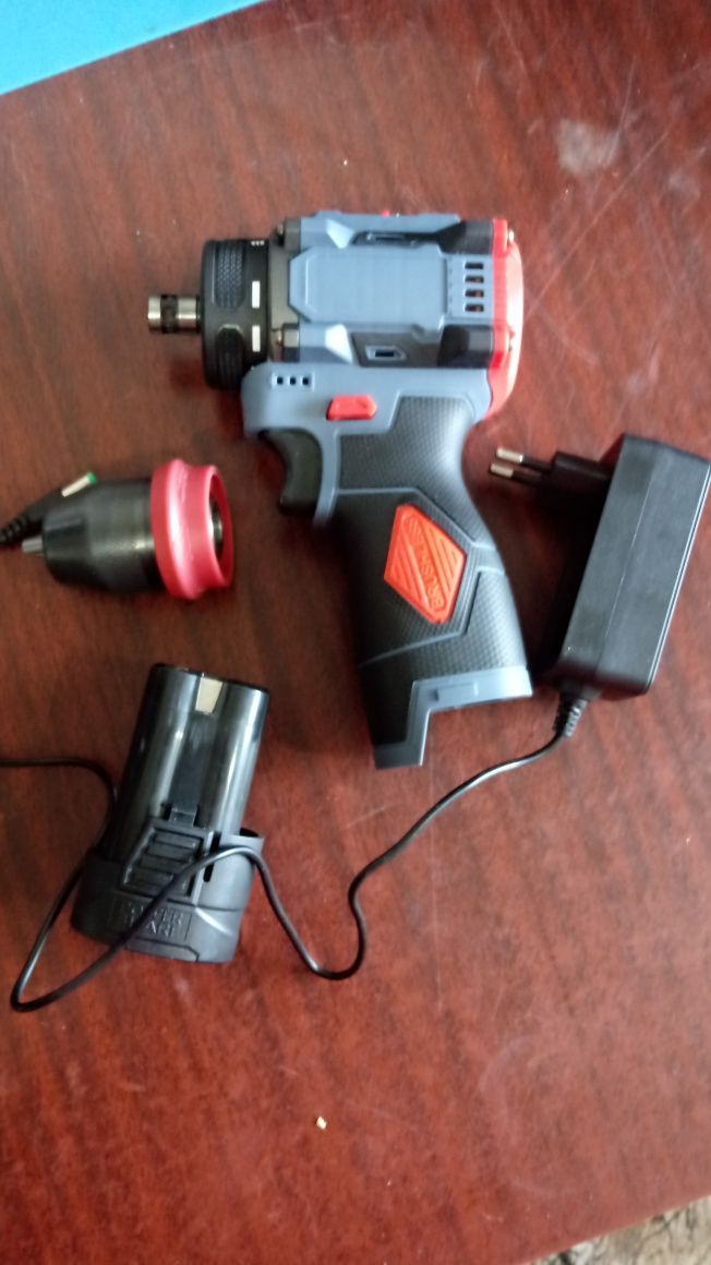 Шурупокрут DeWalt DCD805