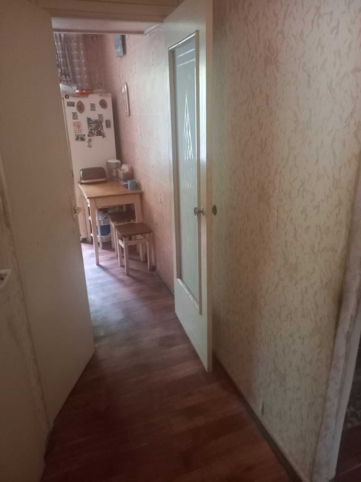 Продам двух кімнатну квартиру.Вулиця Миколо-Корищенко.