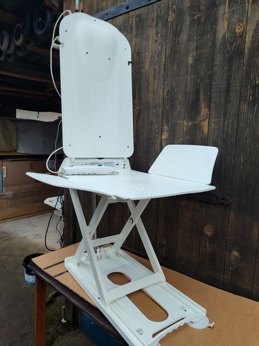 Підйомник у ванну для людей з обмеженими можливостями