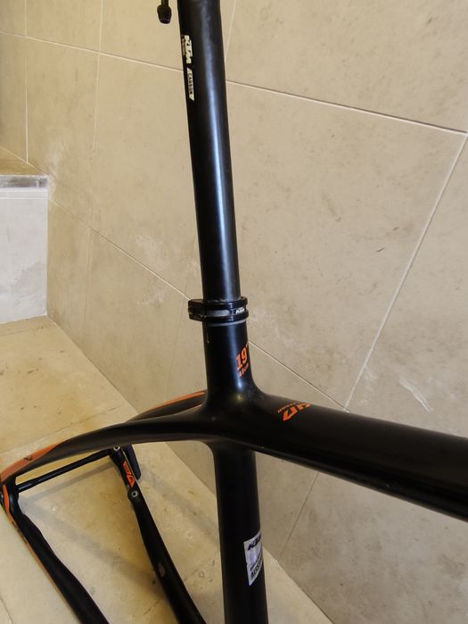Quadro Carbono KTM myroon  Boost 19"