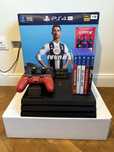 PS4 Pro 1TB CUH-7216B + 2 pady + 5 gier + akcesoria