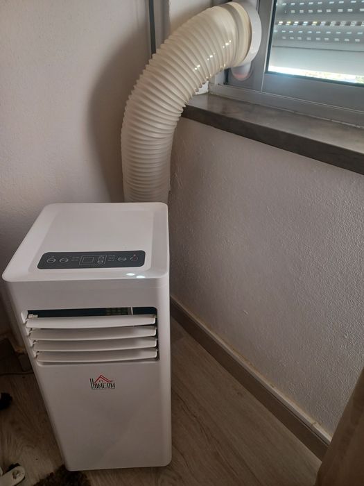 Vendo ar condicionado portátil com rodas.