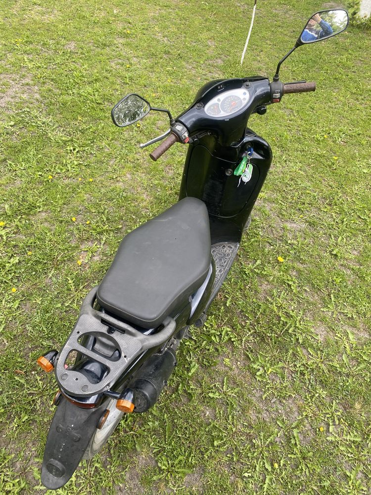 Скутер Aprilia Scarabeo 50.