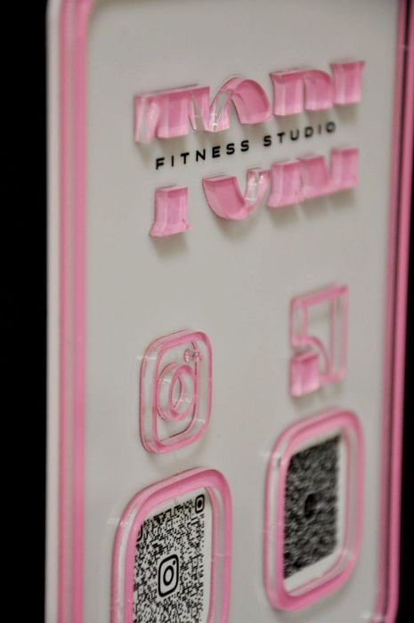 Акрилова табличка з QR-кодом
Розмір 15 *18 см

*Основа акрил молочний