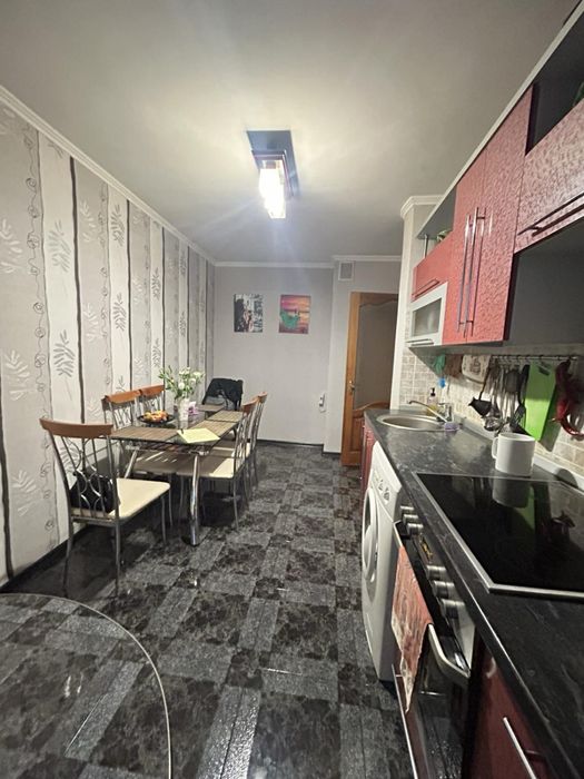 Продаж 4 кімнатної квартири .вул Незалежеості