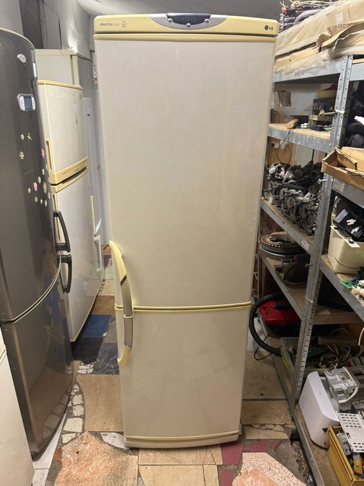 Холодильник LG гарний стан