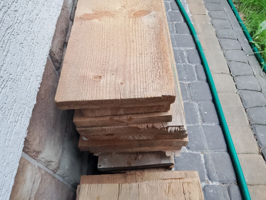 Deski szalunkowe różnej wielkości o grubości 32 mm