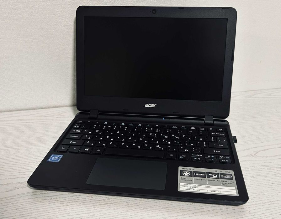 Acer Aspire ES11/Intel Celeron N3350/2gb. DDR3L/HDD 32 ГБ/Intel HD 500