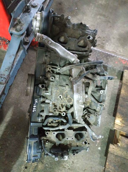 Subaru Legacy 02- двигун дефект в одному циліндрі ГОЛИЙ DV2866 EJ20