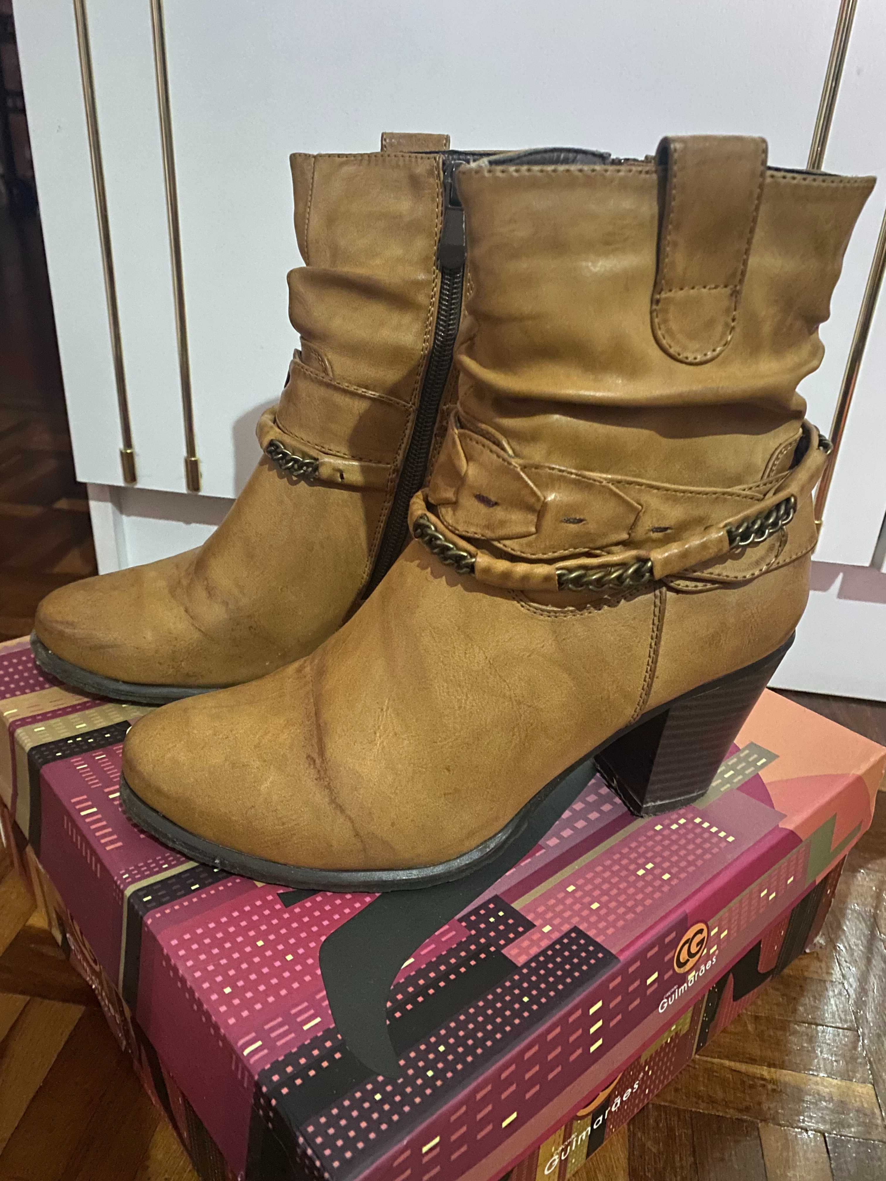 Botas de salto alto, cor camel