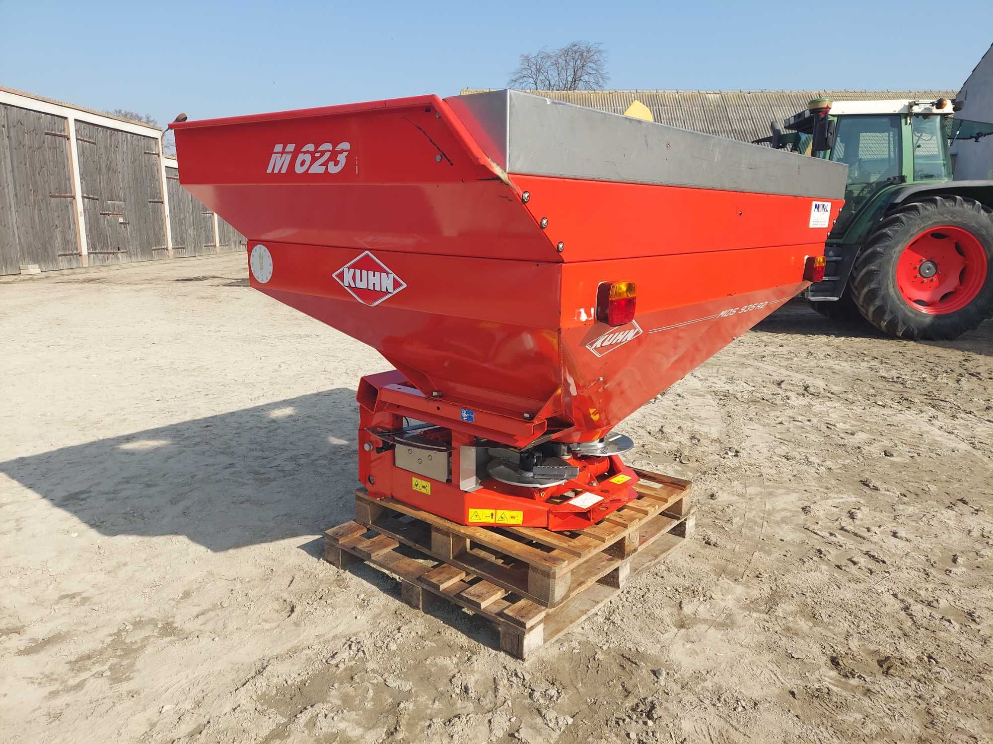 Rozsiewacz KUHN RAUCH mds  935 R2