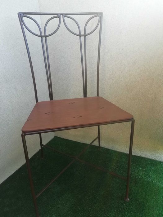 Krzesła metalowe w stylu kutego żelaza