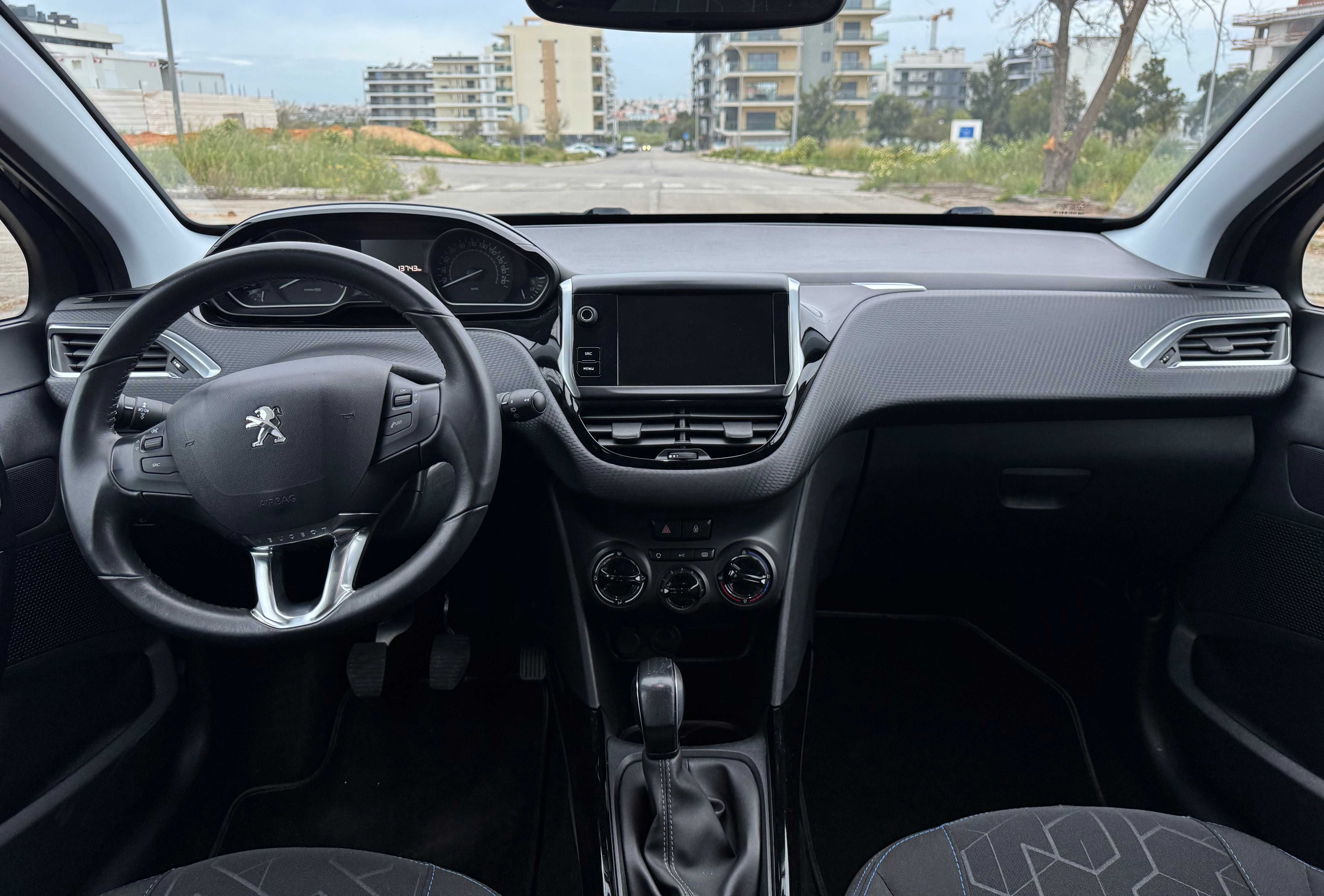 Peugeot 2008 1.2 PureTech Signature