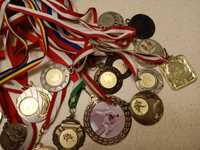Zestaw 17 medali że wstążkami  judo