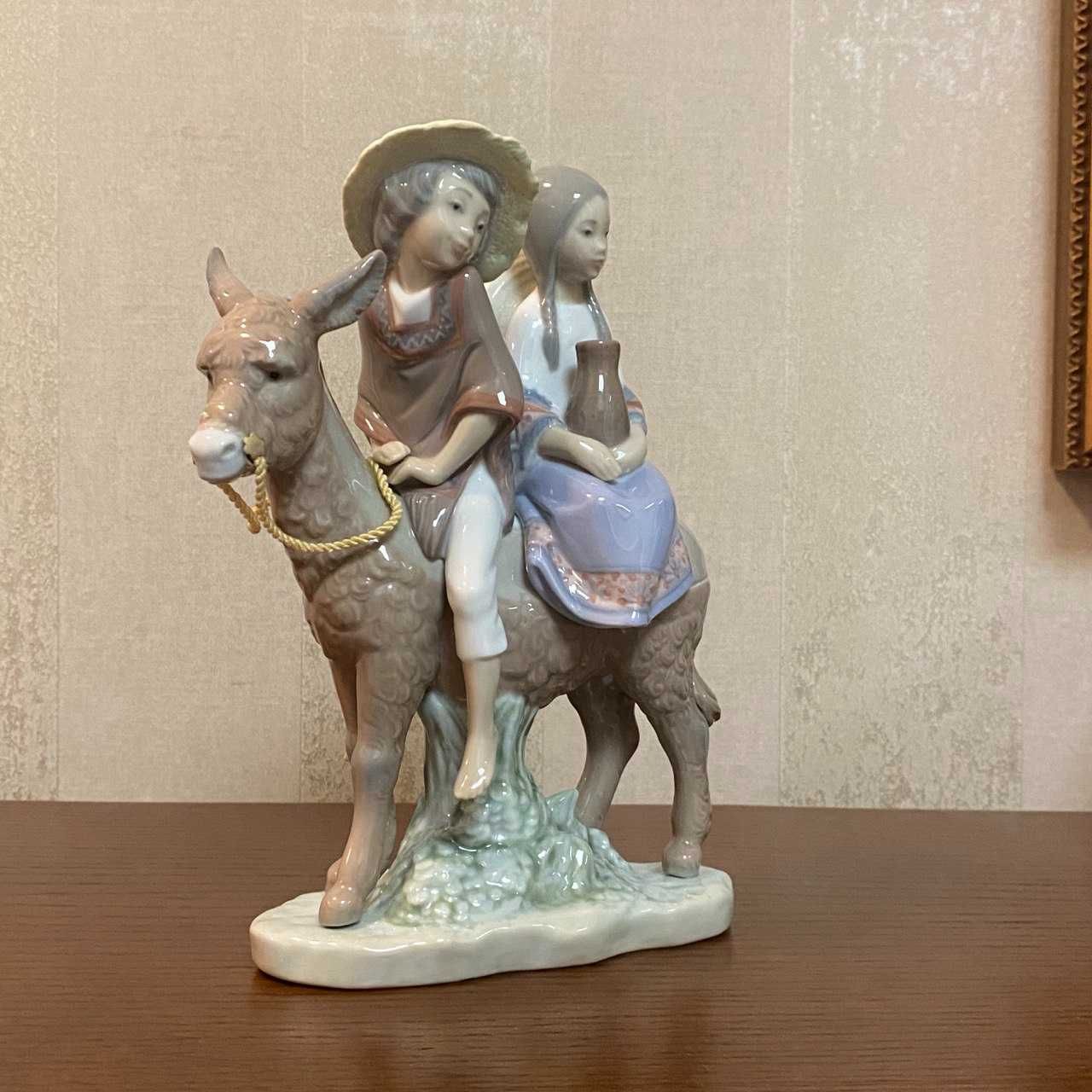 Статуэтка Lladro «Стильное путешествие». Дефект, читайте описание.