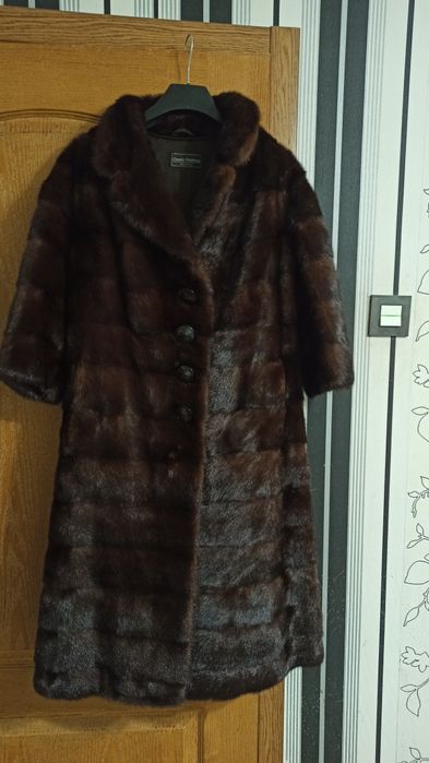 Продам норкову шубу, М