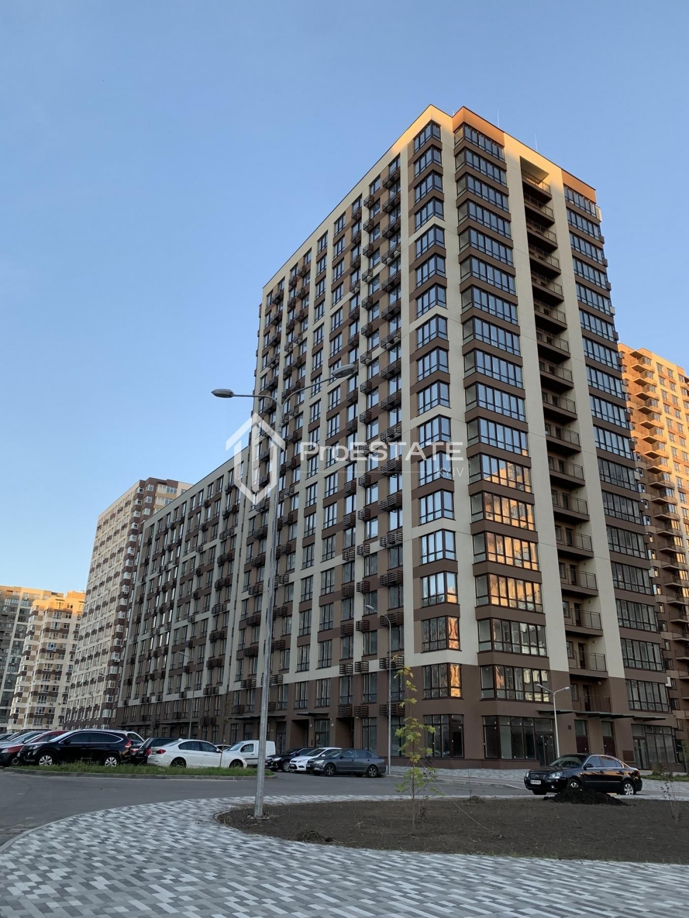 велика 2-к квартира 81 м2 ЖК Варшавський-2 Грекова 4, буд . 14.1