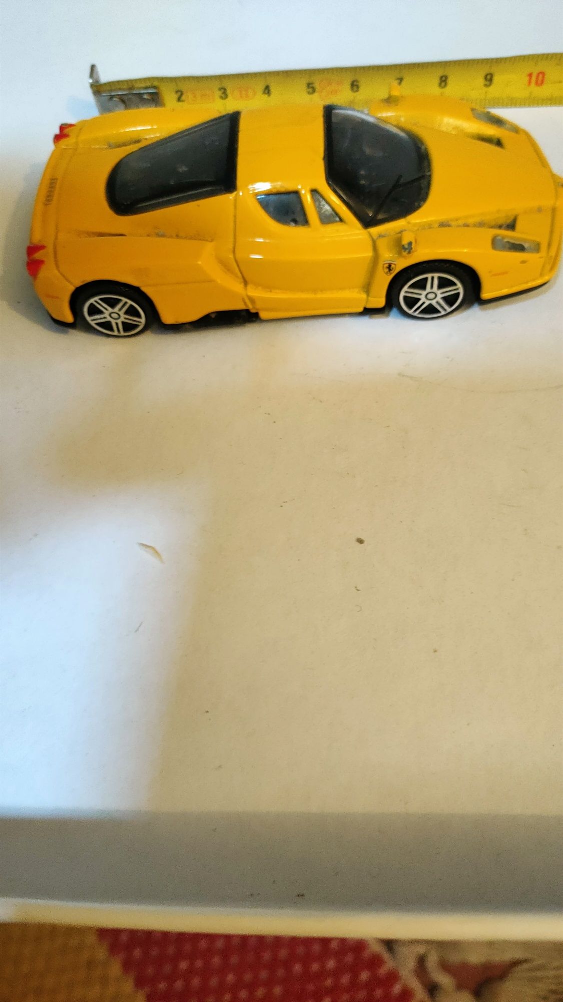 Ferrari Enzo miniatura amarelo