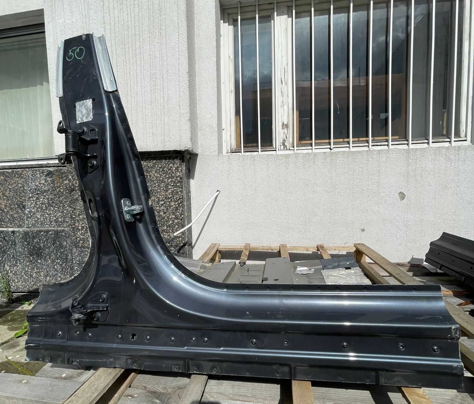 Чеверть задня права центр Tesla MSR MS