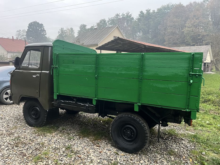 Уаз Бортовий 3303