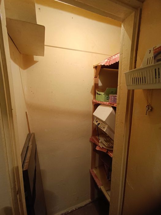 2 кімнатна КВАРТИРА 54 кв.м біля АТБ, житловий стан, 2 балкони, лоджія