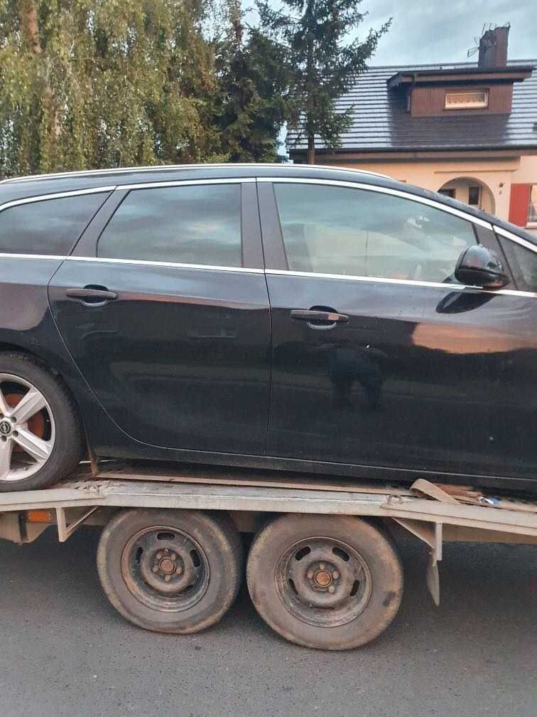 Opel Astra J - IV kombi 1.4 benzyna 103kW kolor czarny  na części