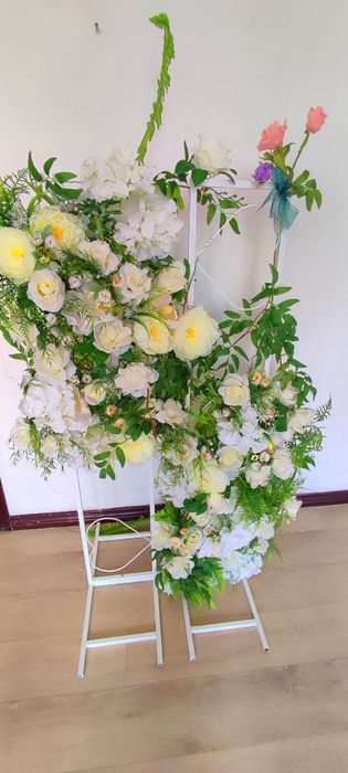 Продам або в оренду. Весільна арка з білими квітами