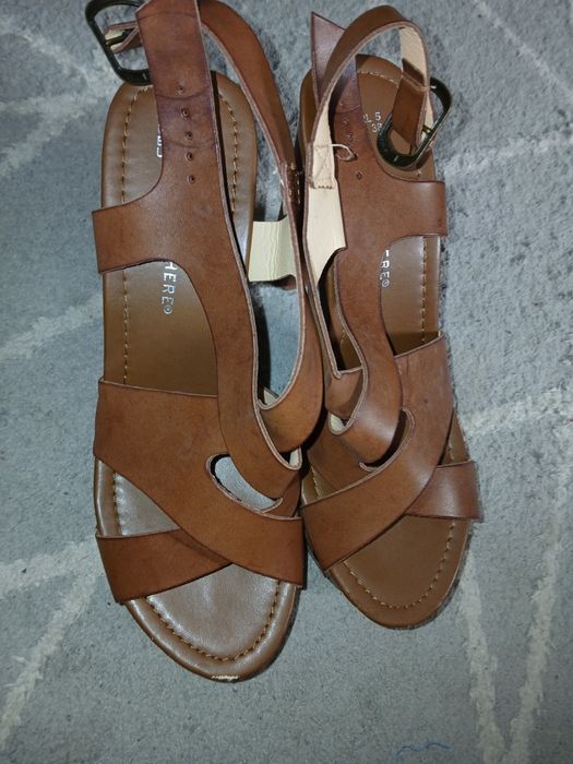 Sandálias da athmosfere camel