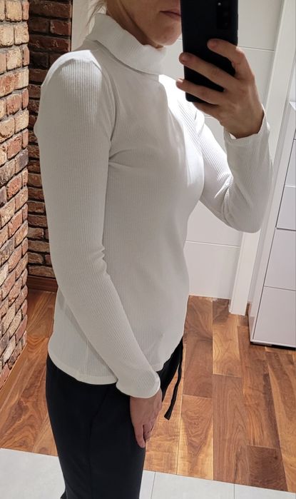 Golf / bluzka prążkowana Mohito