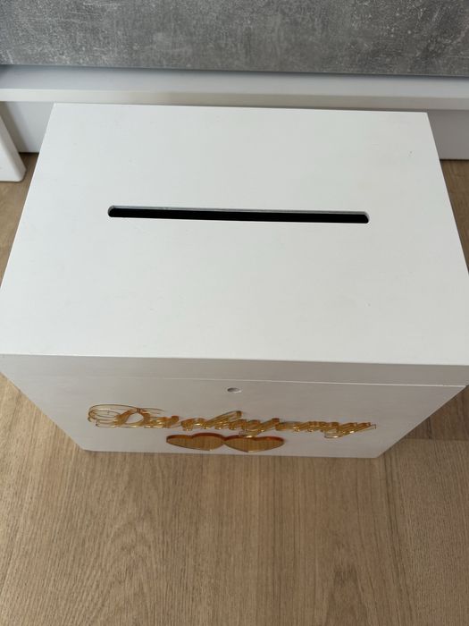 Biała skrzynka na koperty ślubna