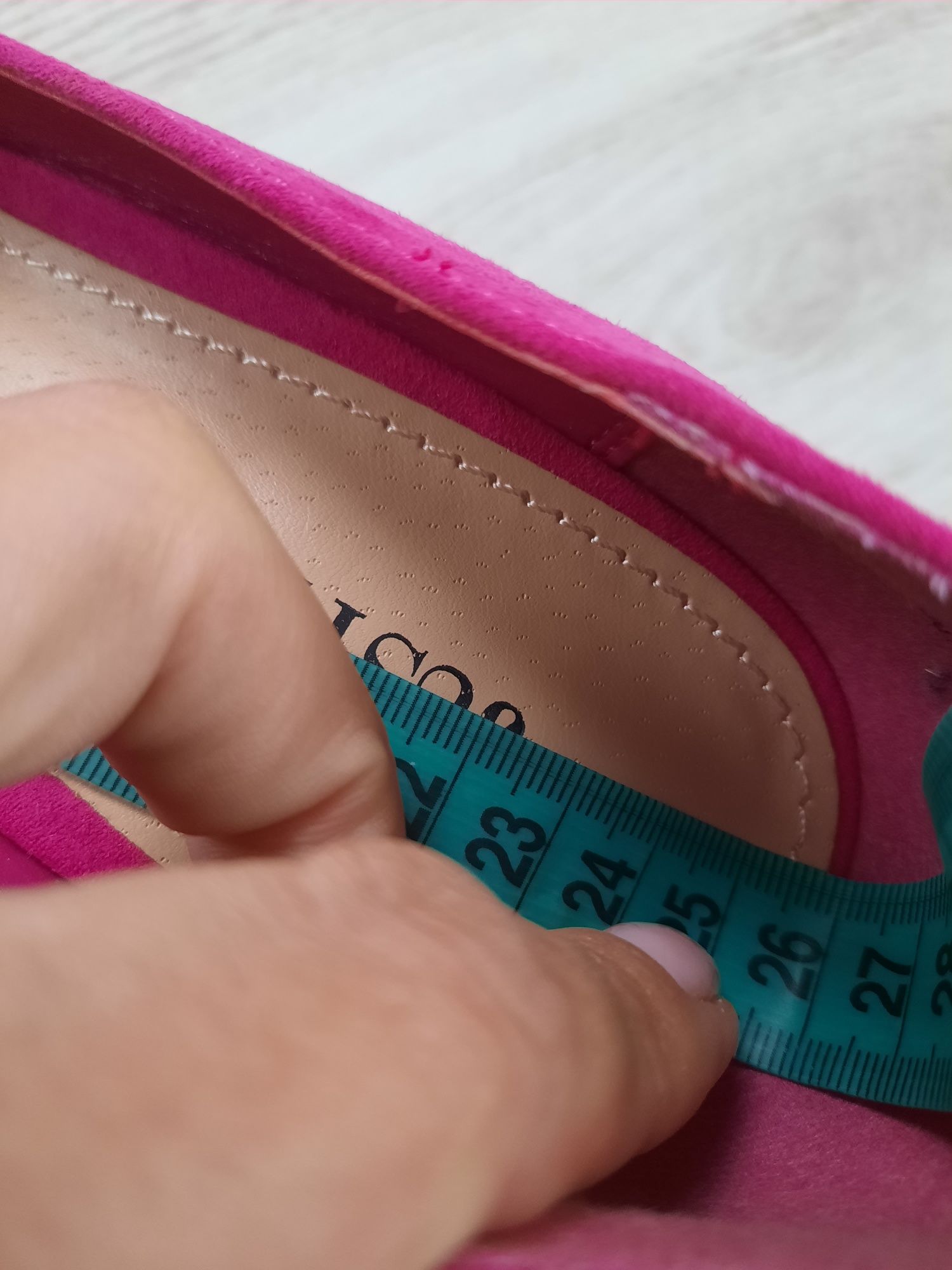 Яркие туфли лодочки Justfab на каблуке с цепочкой  р39