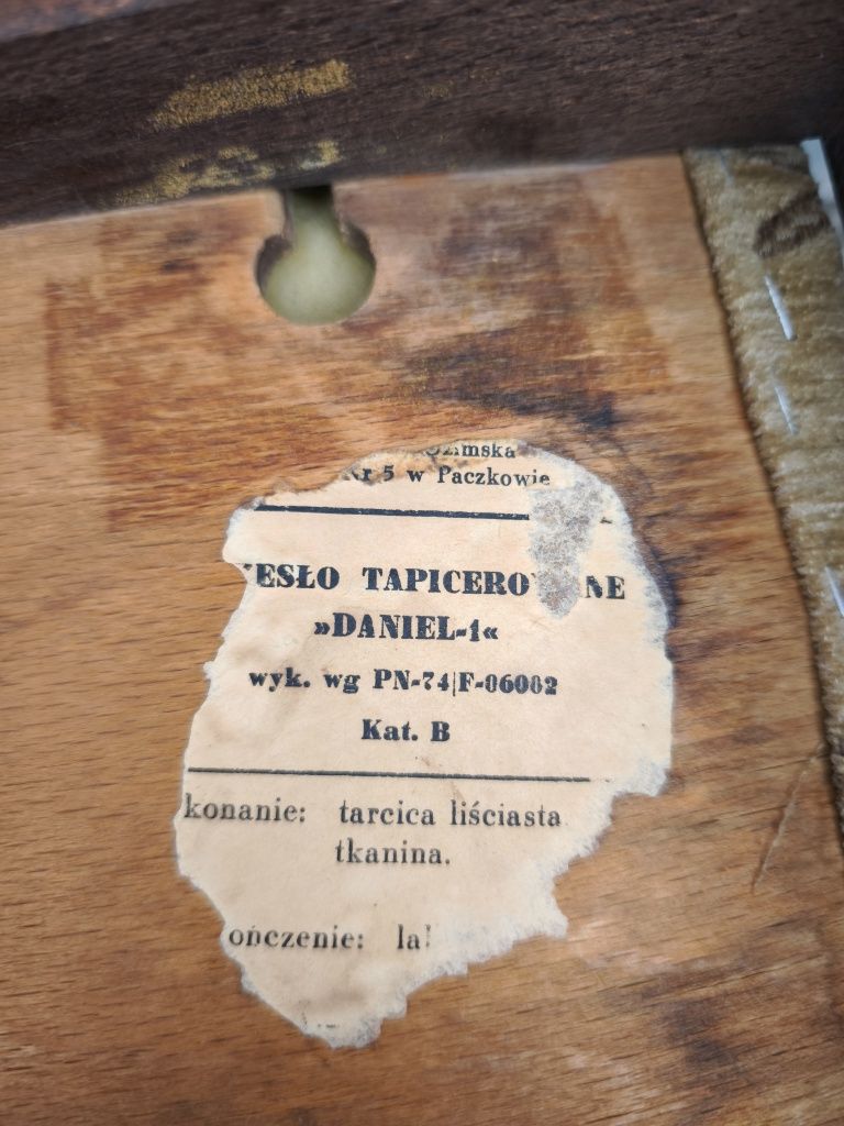 Krzesła tapicerowane Daniel 1 retro loft PRL vintage stylowe drewniane