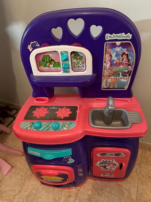 2 cozinhas de brincar + utensílios