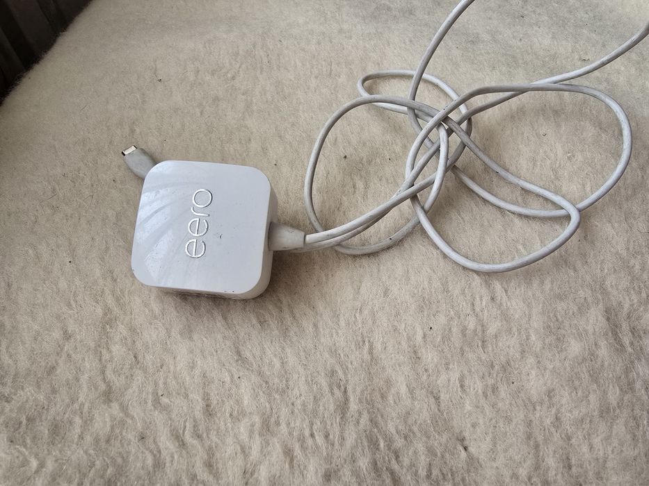 СПРАВЖНІЙ адаптер живлення змінного струму USB-C для домашнього Wi-Fi