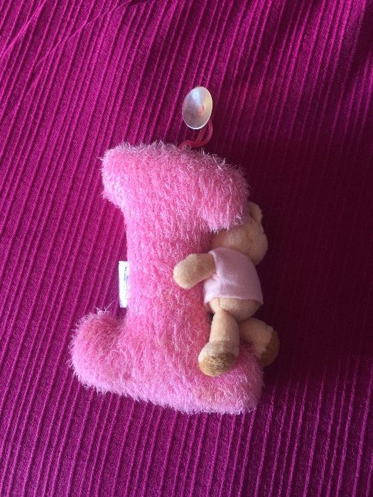 Peluche em formato de “I”