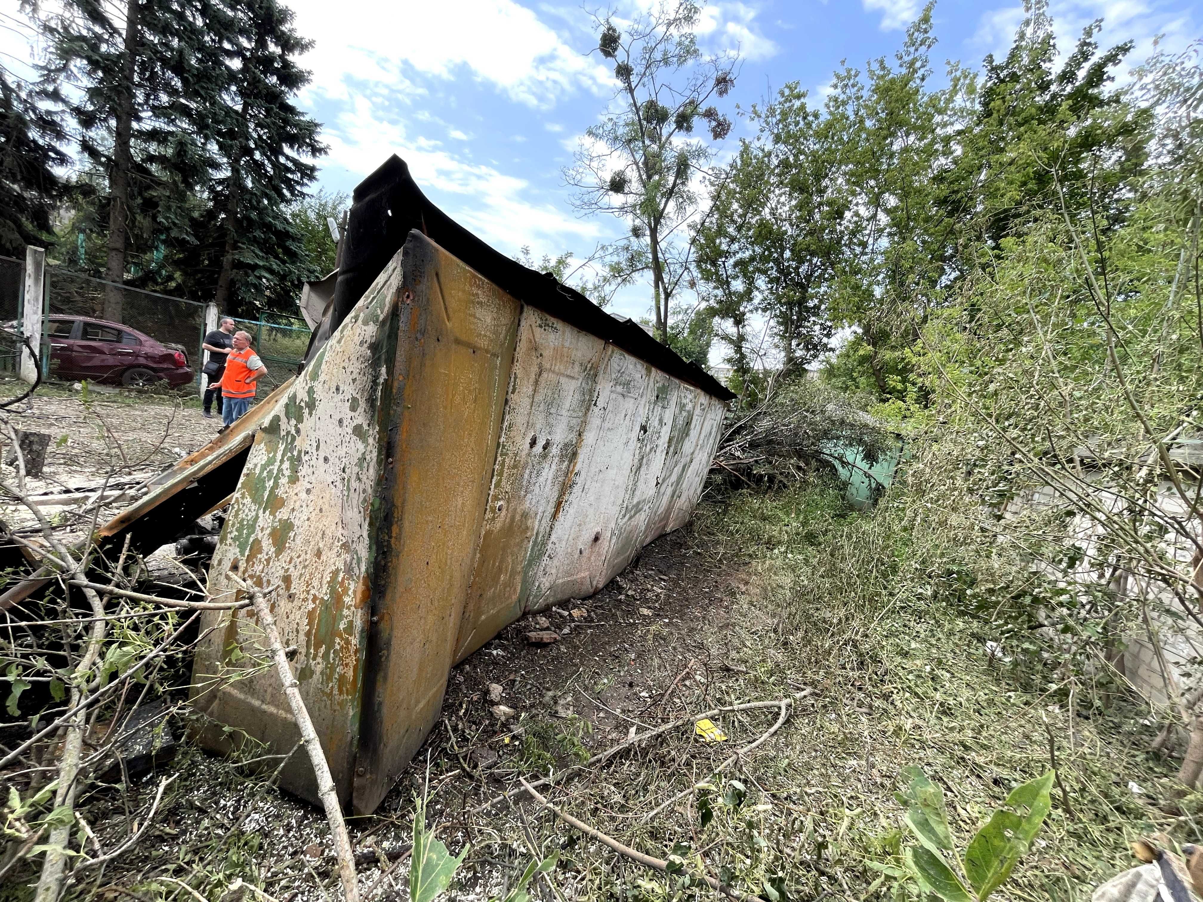 Металевий гараж, Жуковського (біля стадіону ХАІ), після прильоту
