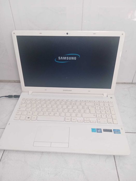 Portátil Samsung NP450R5E Intel® Core i3