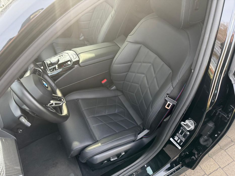 Auto Ślubne Piękne Czarne BMW 5 G60 1100zl!