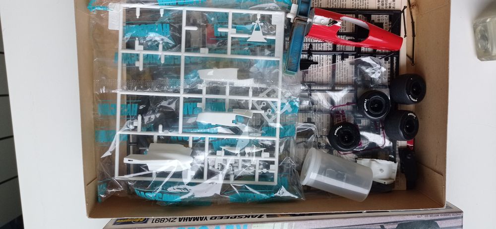 Zakspeed Yamaha zk891 kit marca Hasegawa escala 1:24