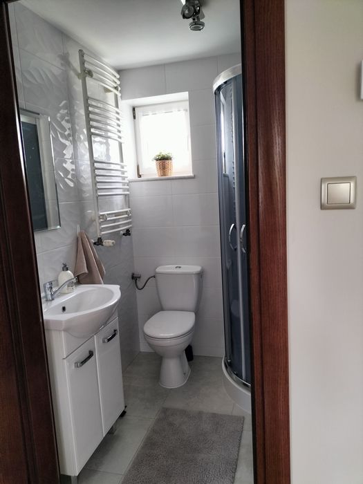 "Dom przy brzegu" w Nadolu nad jeziorem Żarnowieckim.