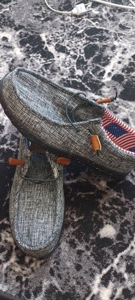 Легкі чоловічі мокасини