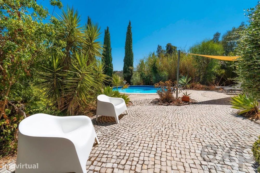 T3 encantadora propriedade de estilo algarvio com uma piscina, perto d