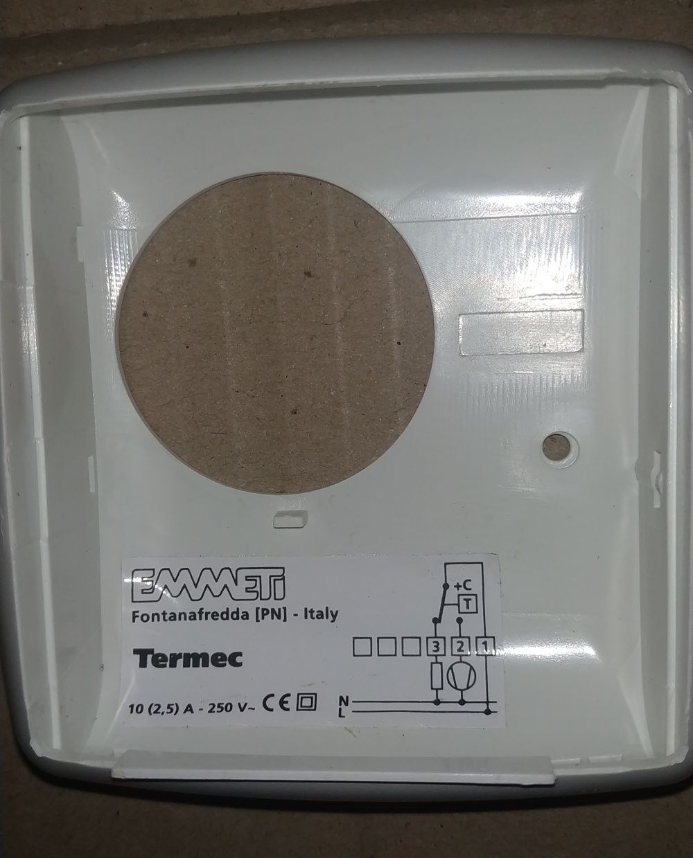 Терморегулятор кімнатний  з вбудованим механічним датчиком температури
